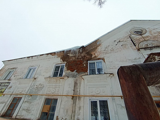 В одном из домов Старой Вичуги рушится несущая стена